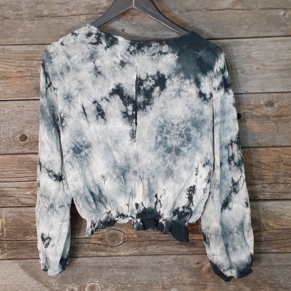 Mono B Medium long sleeve crop top - Picture 10 of 13